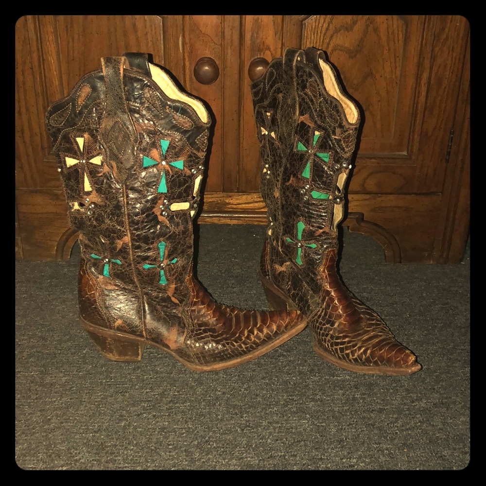 Corral cross cut vintage snip toe boots